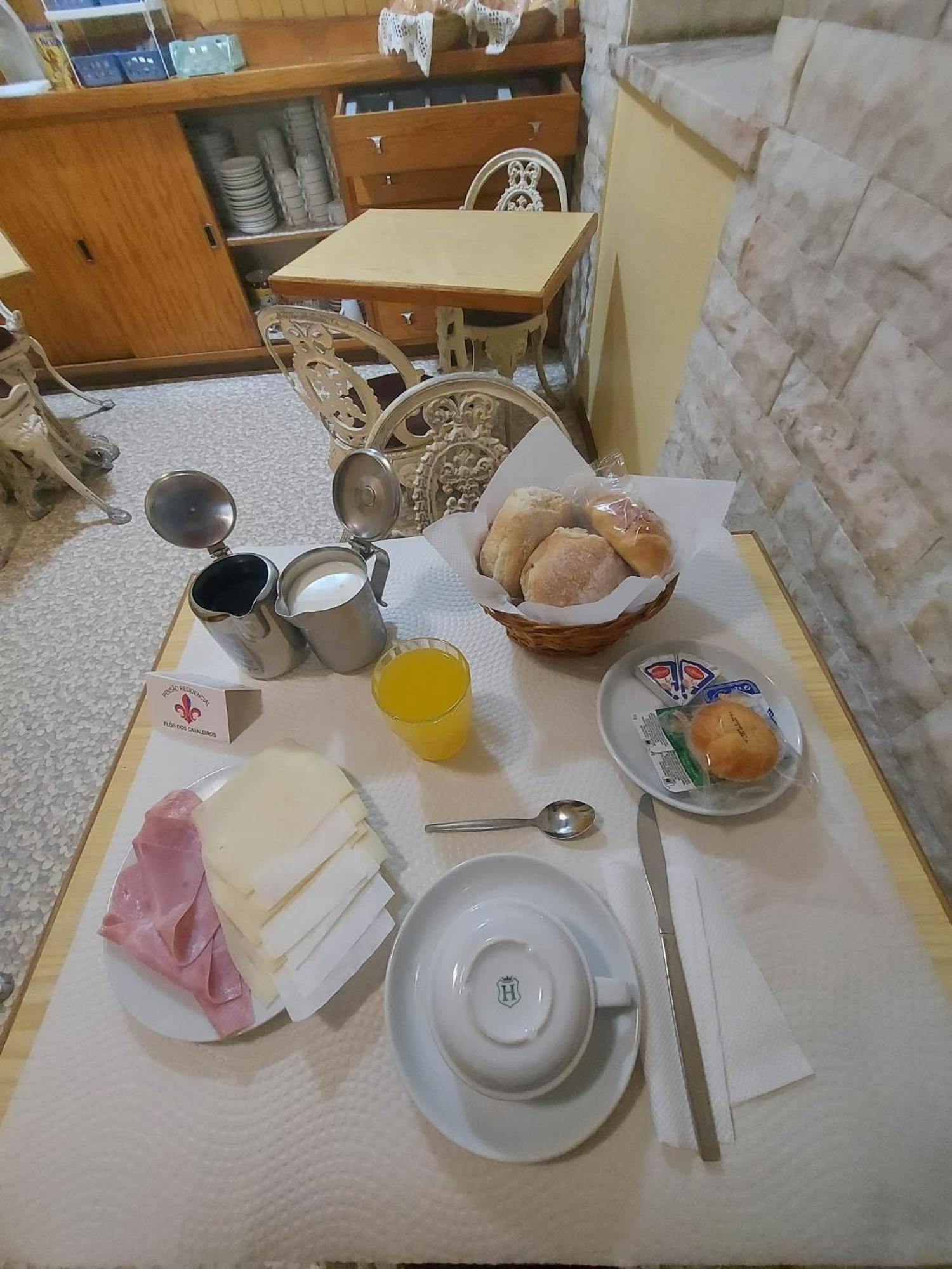 Pensao Residencial Flor Dos Cavaleiros Hotel Lisboa Екстериор снимка