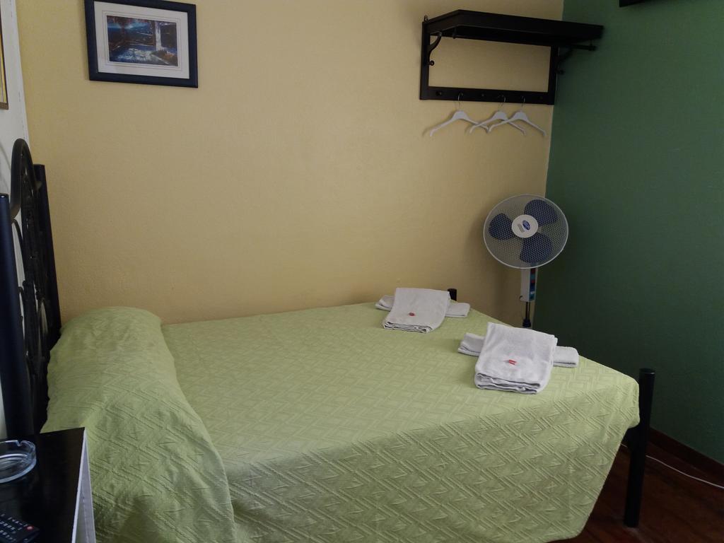 Pensao Residencial Flor Dos Cavaleiros Hotel Lisboa Екстериор снимка
